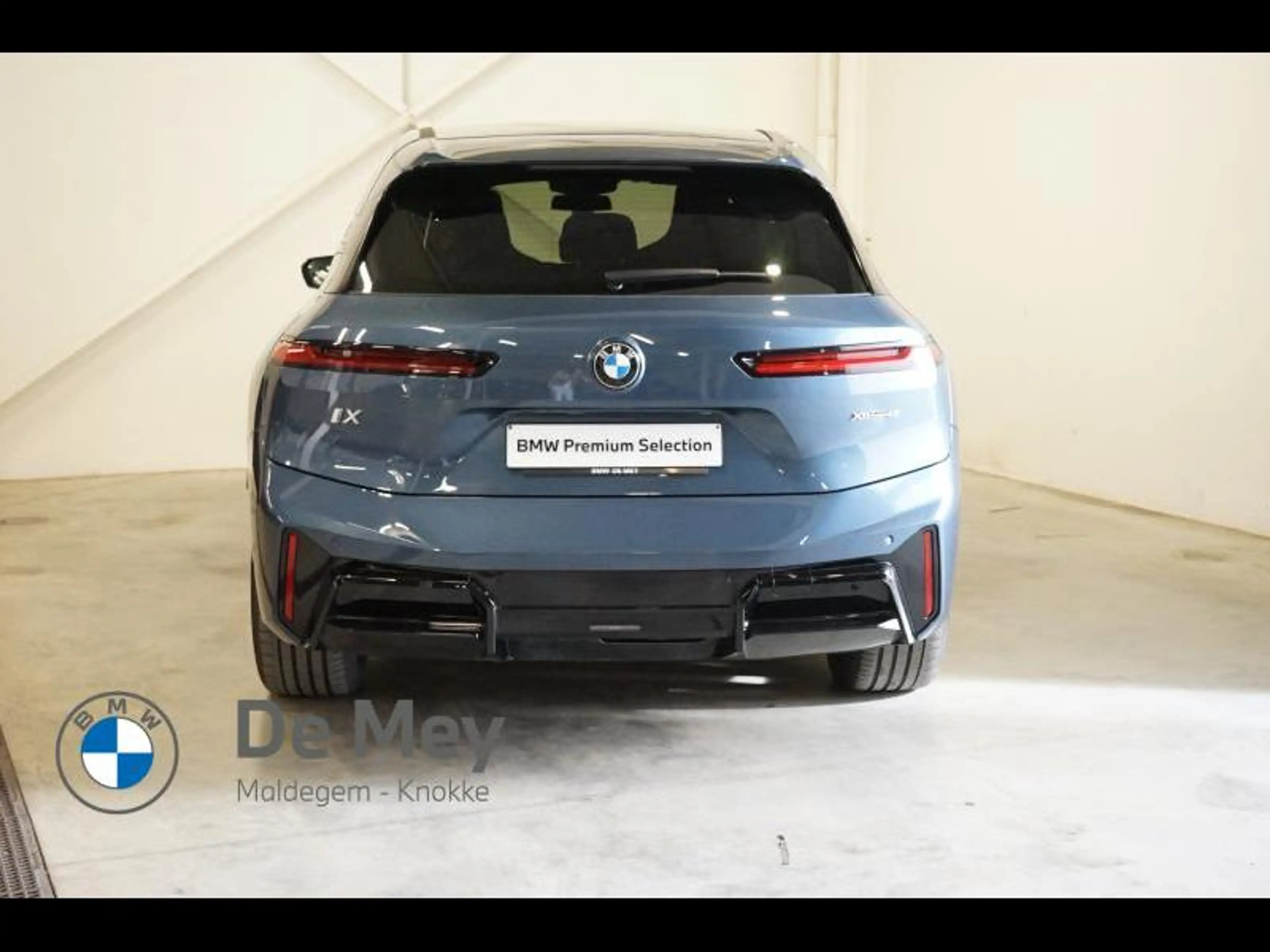 BMW iX 45 — photo 4