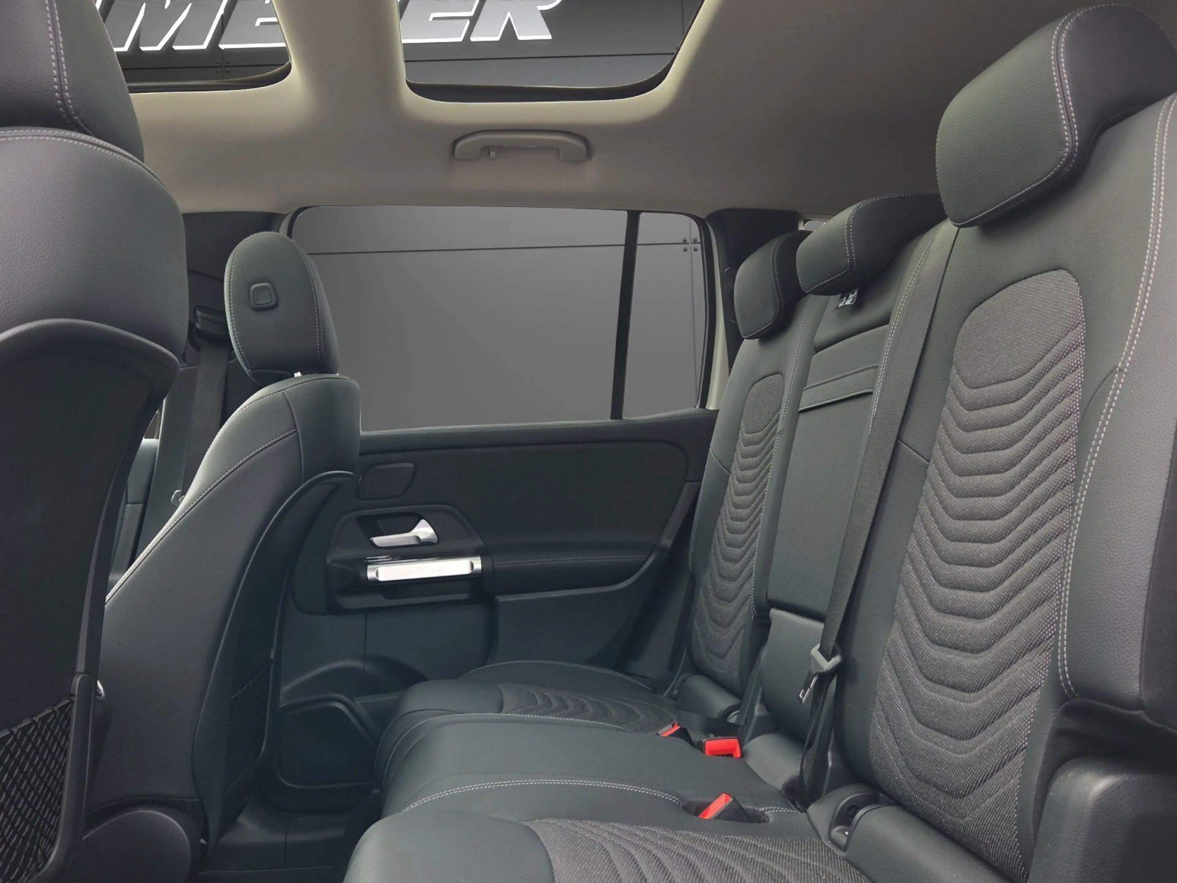 Mercedes-Benz EQB 350 4M PROGRESSIVE+AHK+PANO+DISTR+360+MEMORY — photo 9