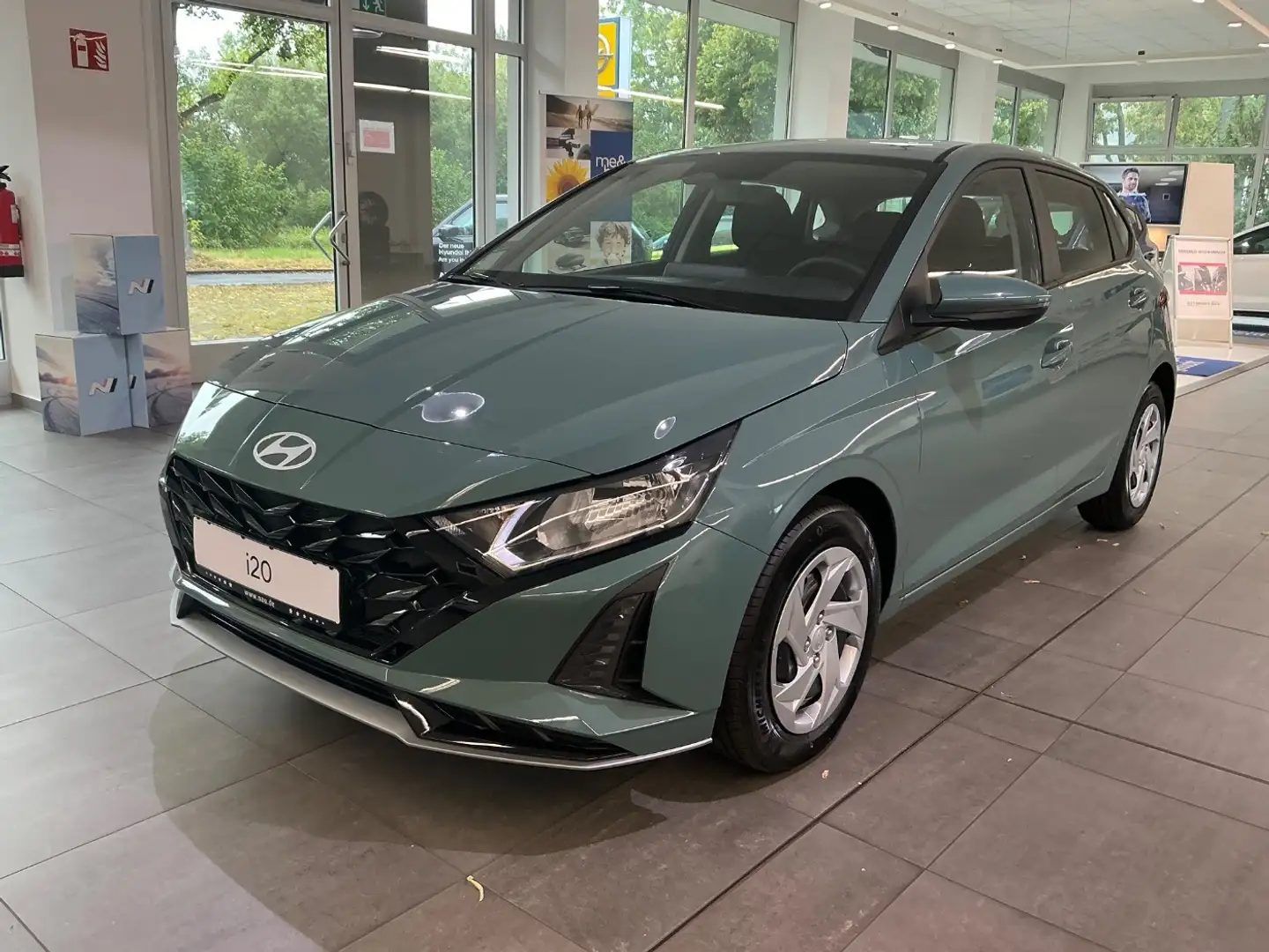 Hyundai i20 1.2 Select, Navi Inkl. BigDeal Inspektionspa. Grün - 2