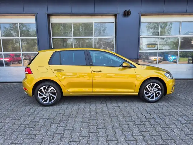 Volkswagen Golf view 8