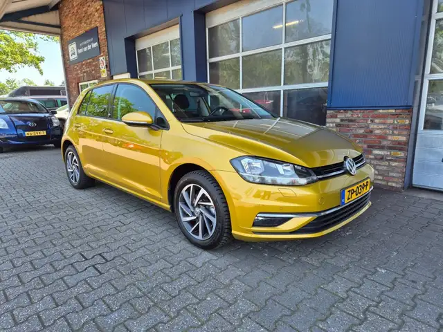 Volkswagen Golf view 5