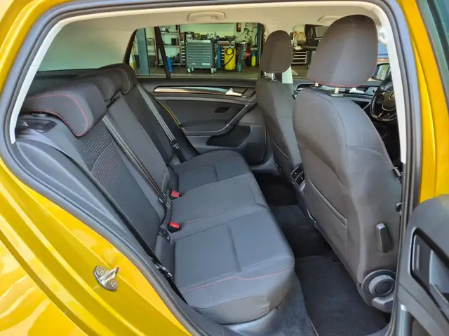Volkswagen Golf view 14