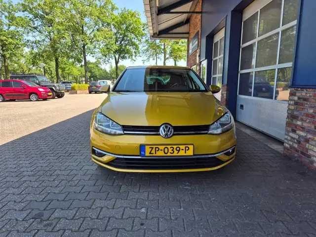 Volkswagen Golf view 9