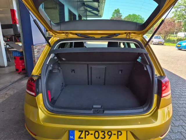 Volkswagen Golf view 13