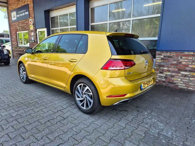 Volkswagen Golf view 6