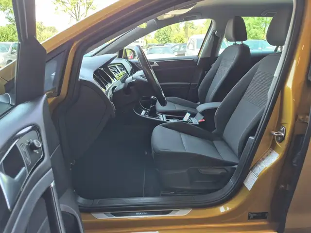 Volkswagen Golf view 11