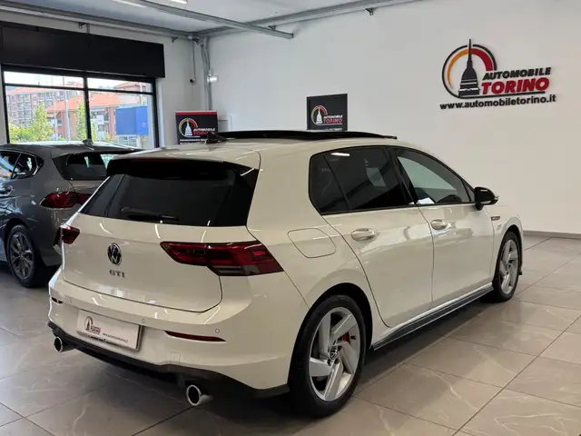 Volkswagen Golf view 4