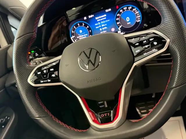 Volkswagen Golf view 21