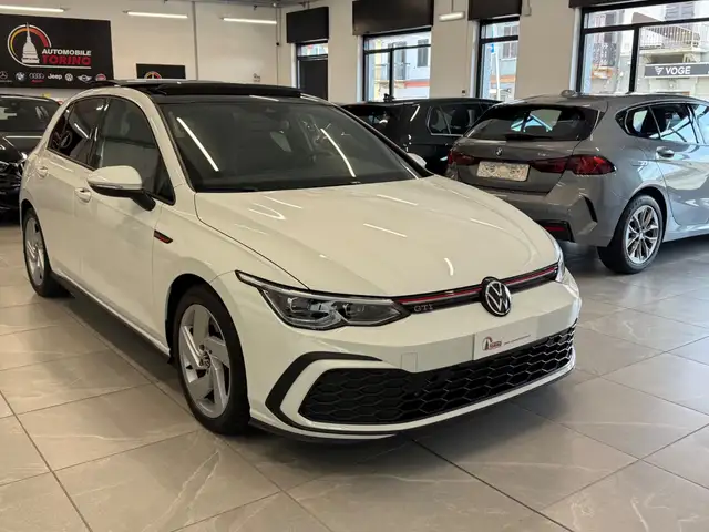 Volkswagen Golf view 3