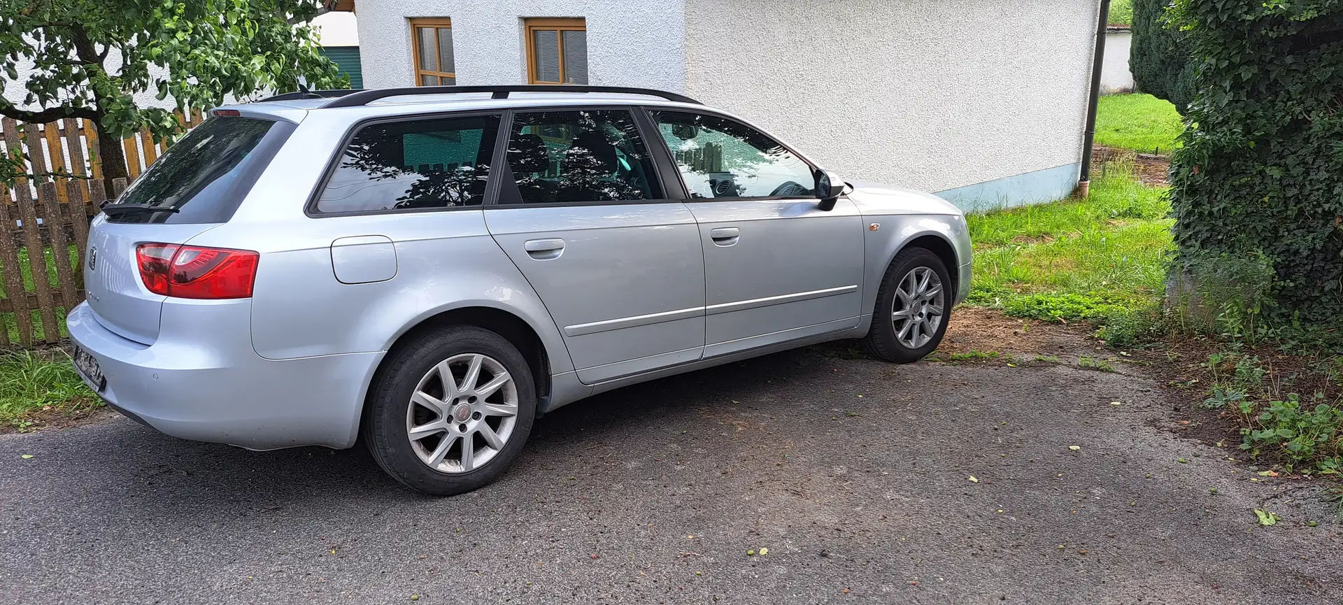 SEAT Exeo Exeo ST 2.0 TDI CR Reference Grau - 1