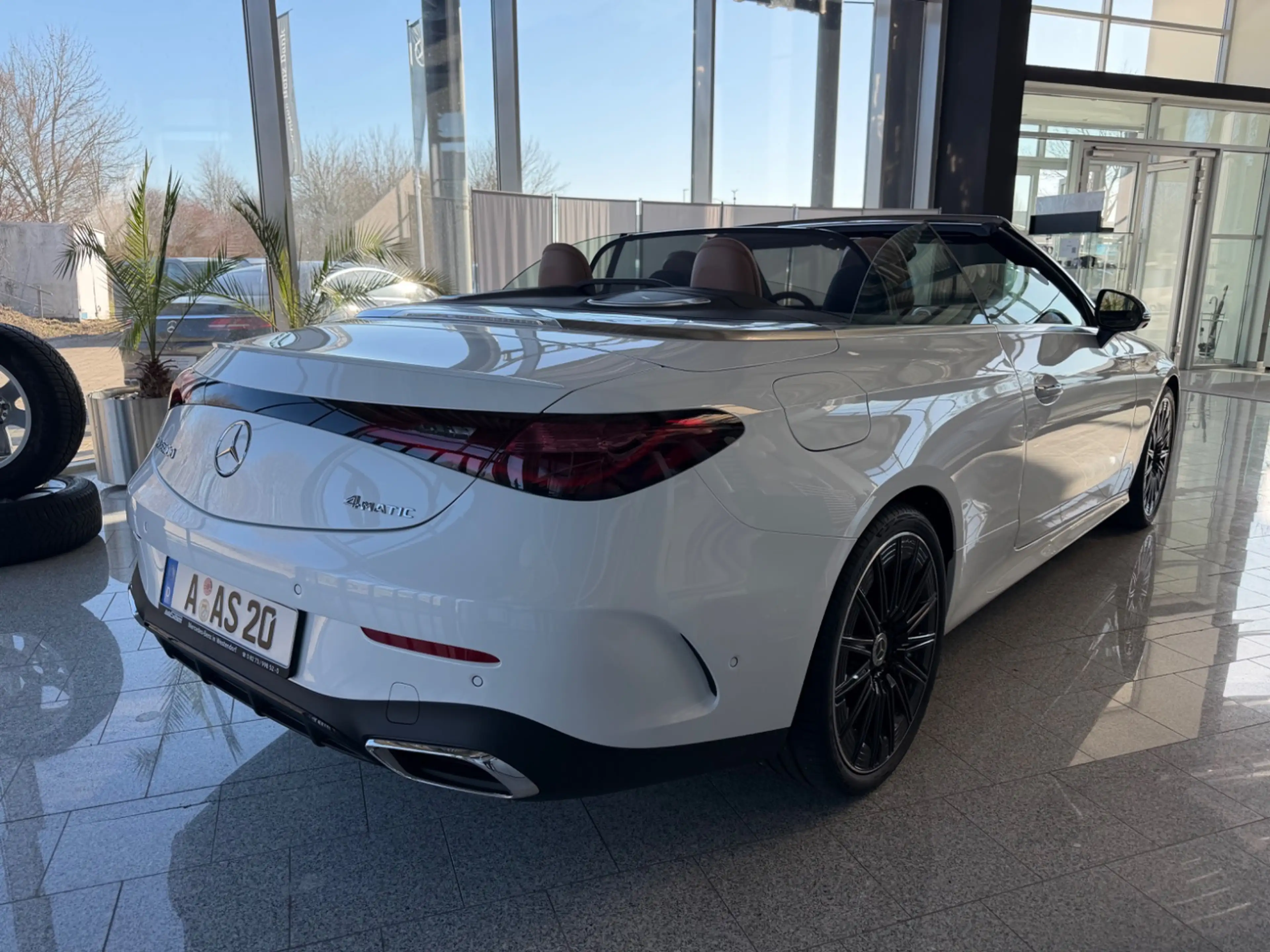 Mercedes-Benz CLE 300 4Matic Cabrio AMG+Burmester+Night+360° — photo 3