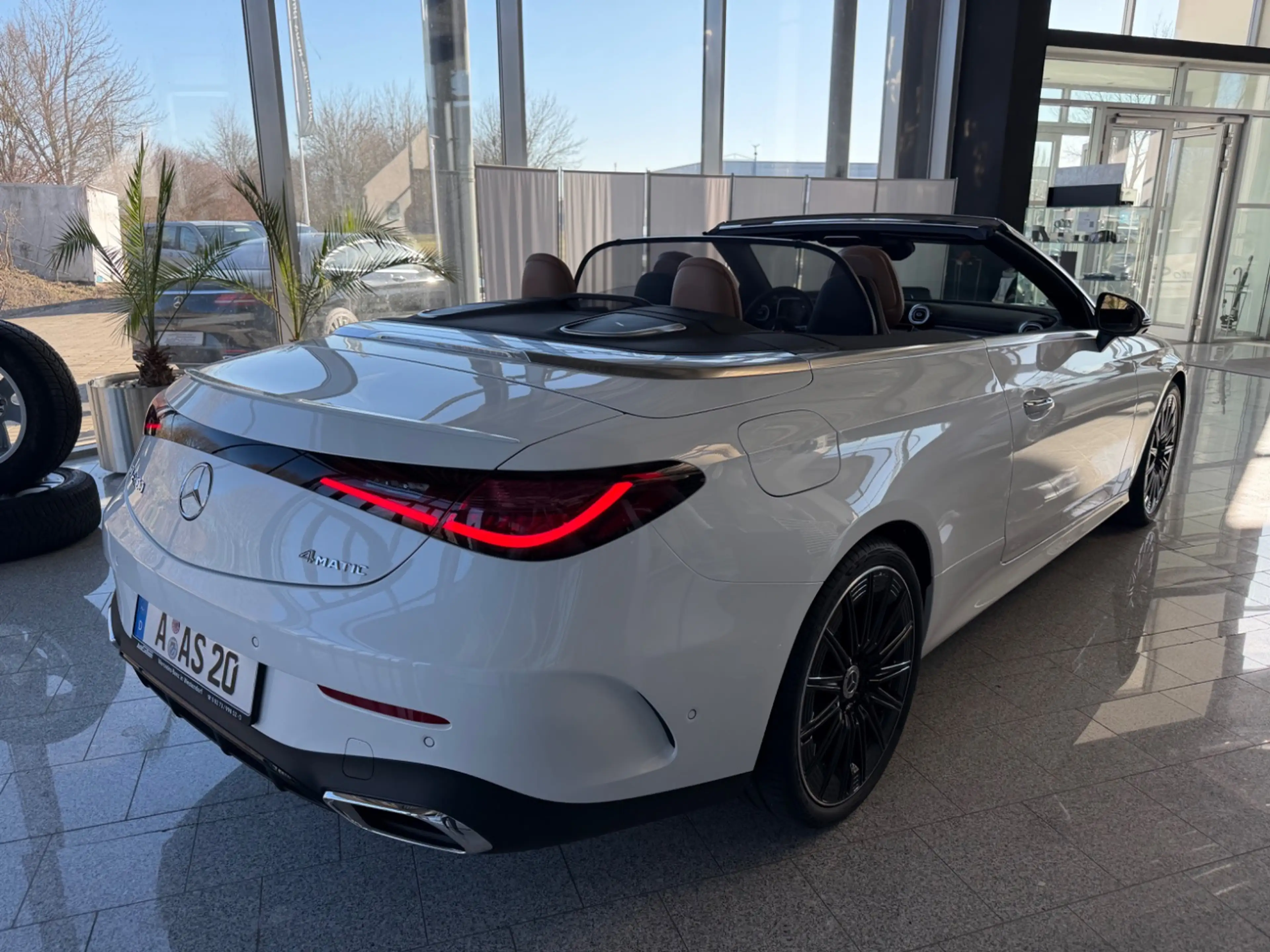 Mercedes-Benz CLE 300 4Matic Cabrio AMG+Burmester+Night+360° — photo 6