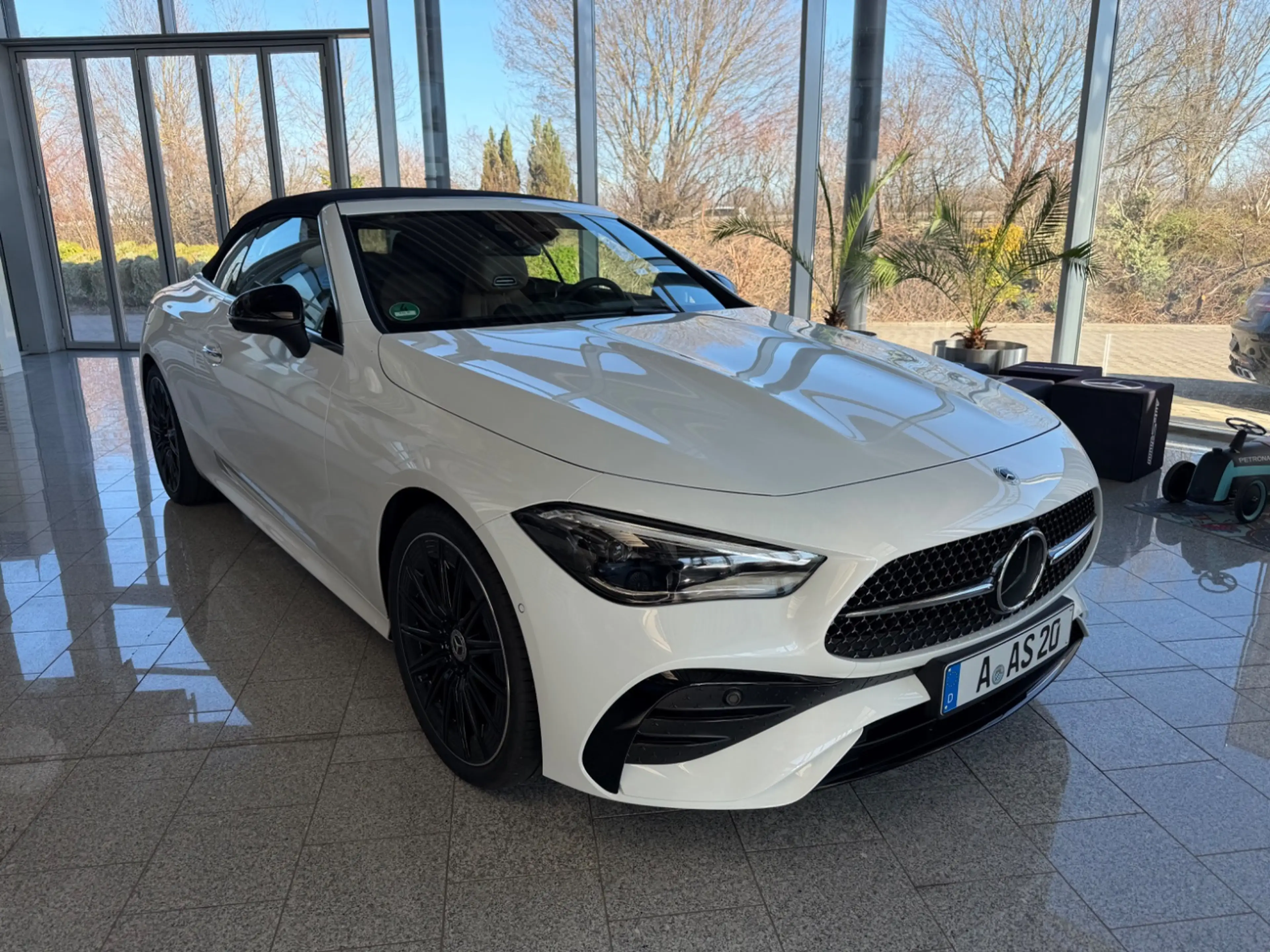 Mercedes-Benz CLE 300 4Matic Cabrio AMG+Burmester+Night+360° — photo 2