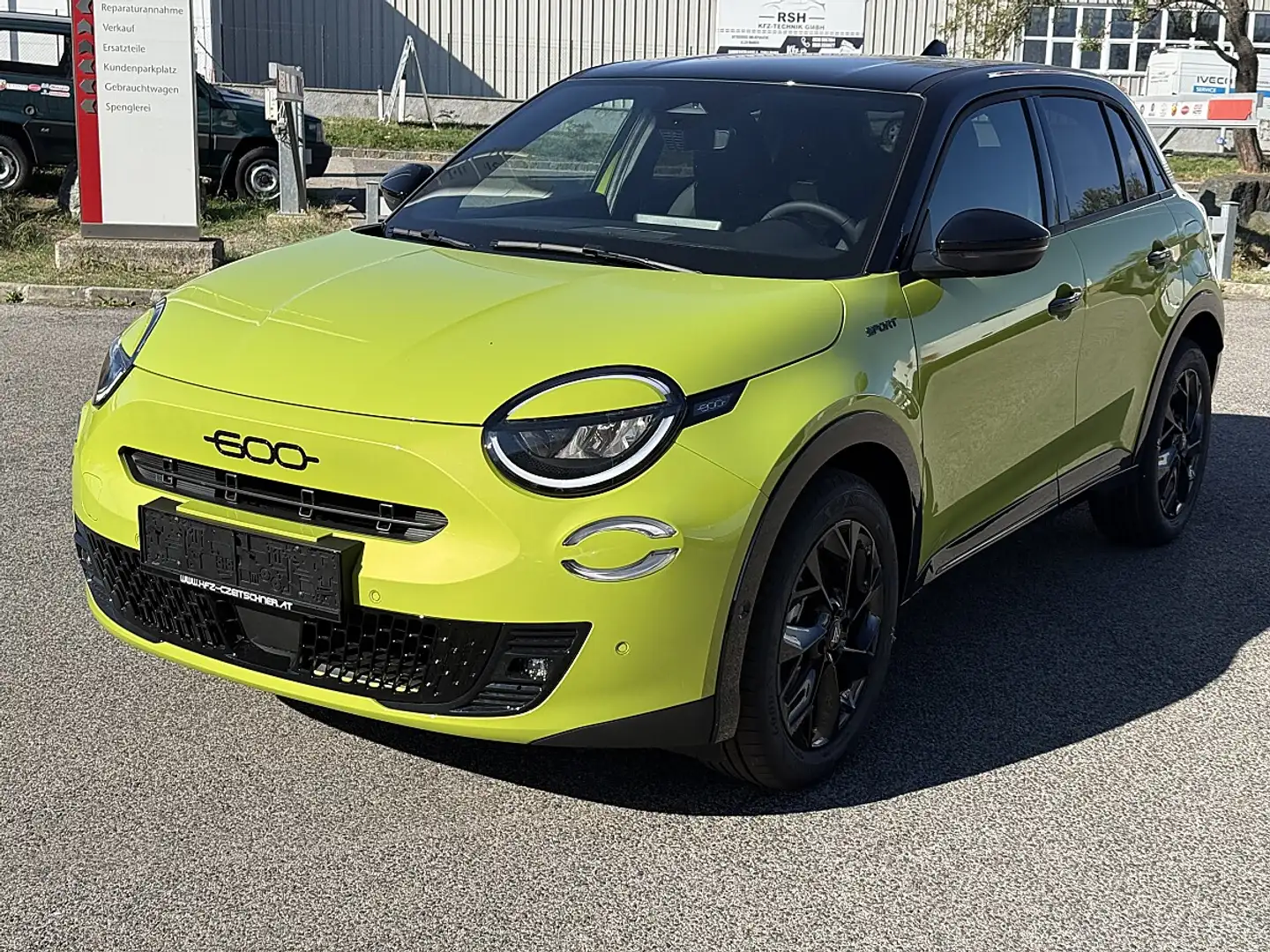 Fiat 600e 600 Elektro 54 kWh Sport Grün - 1
