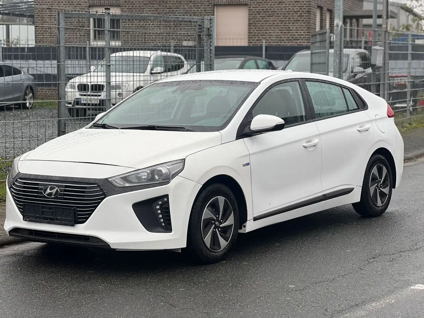 Hyundai IONIQ Ioniq Trend Hybrid White - 1