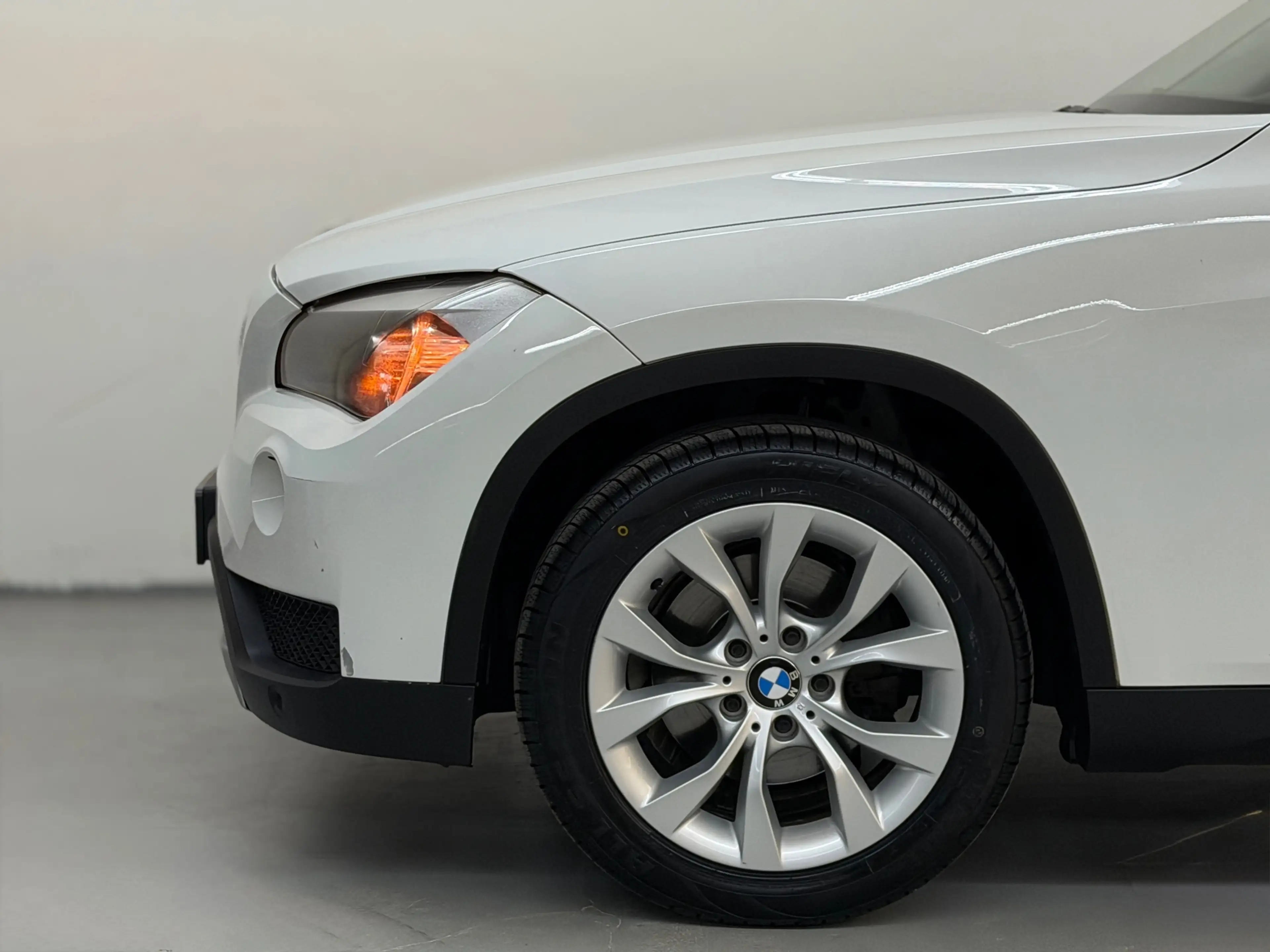 BMW X1 SDrive18i PANO TREKHAAK NAVI LEDER 4 Niuewe Banden — photo 4