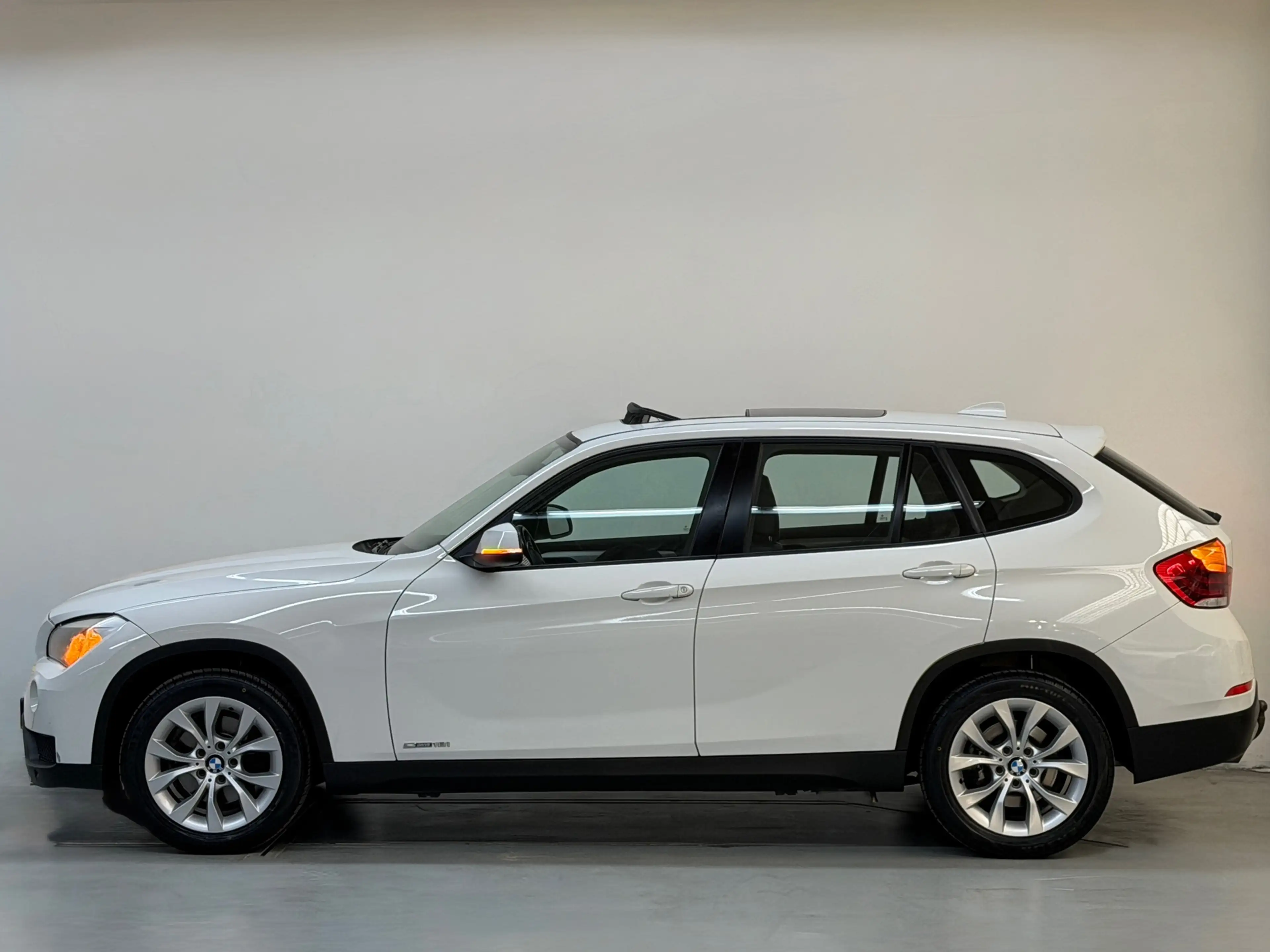 BMW X1 SDrive18i PANO TREKHAAK NAVI LEDER 4 Niuewe Banden — photo 5