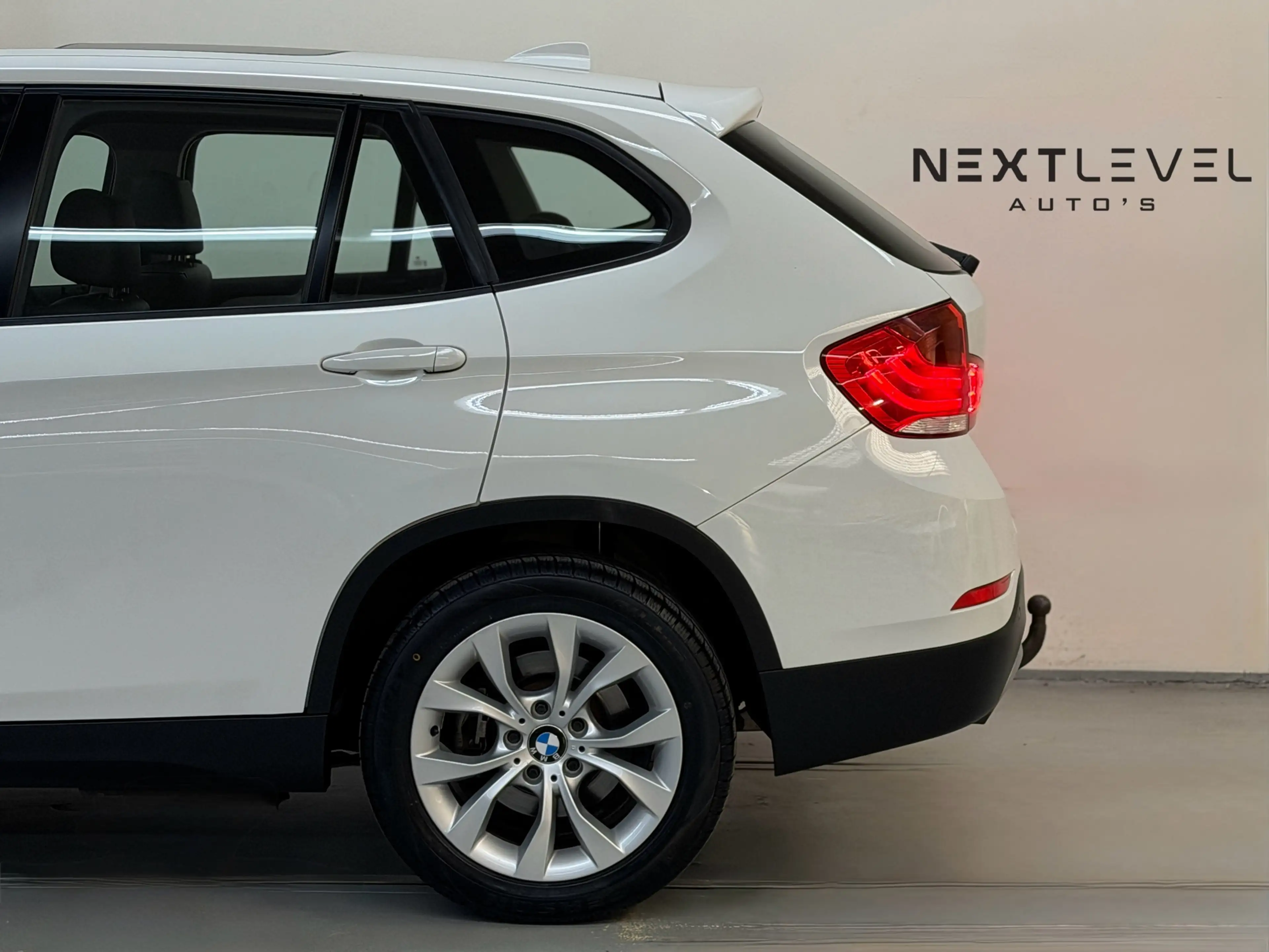 BMW X1 SDrive18i PANO TREKHAAK NAVI LEDER 4 Niuewe Banden — photo 7