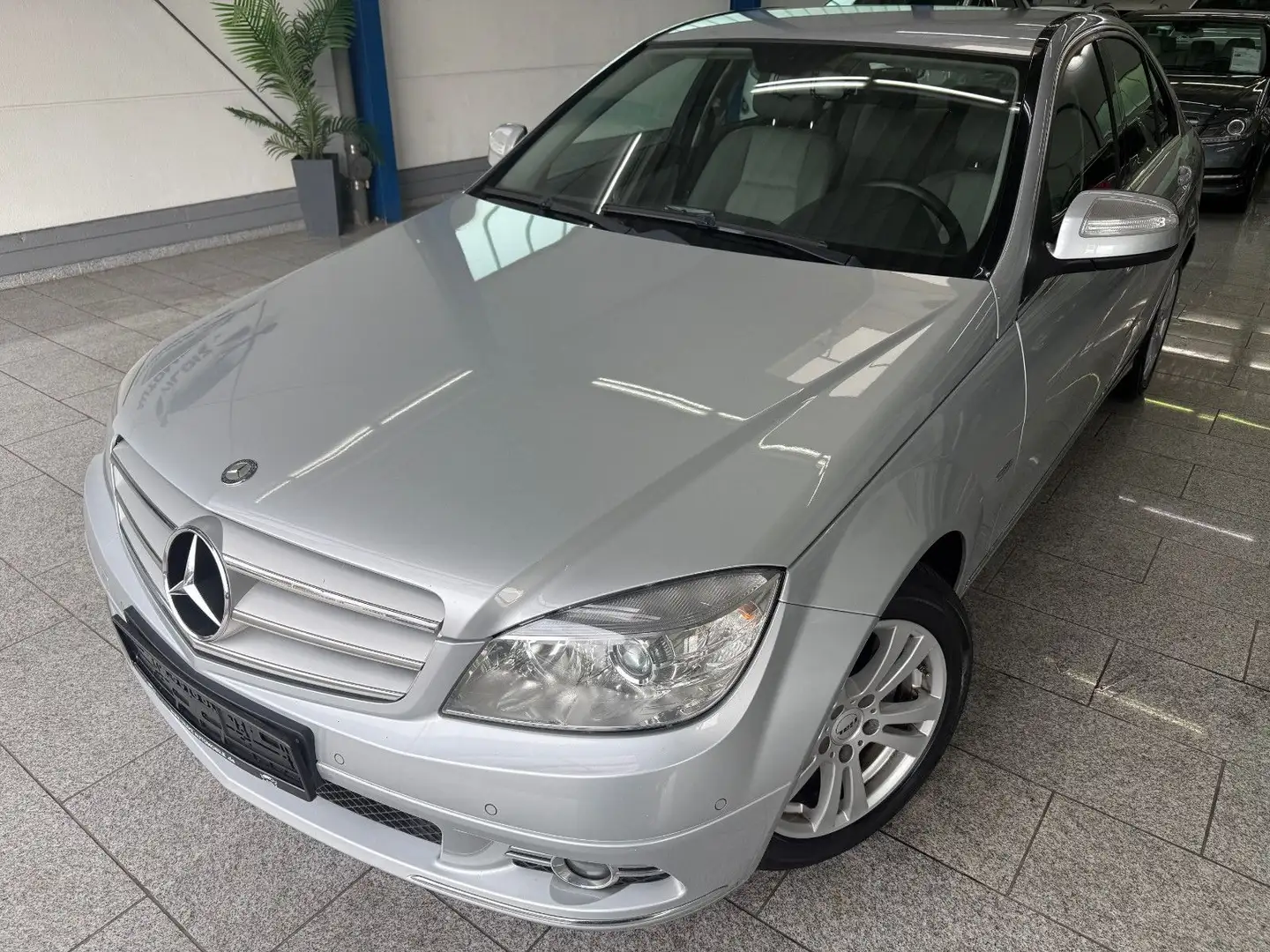Mercedes-Benz C 180 *AUTOMATIK*AVANG*TEMP*PTS*NAVI*SHZ*KAMERA Argent - 1