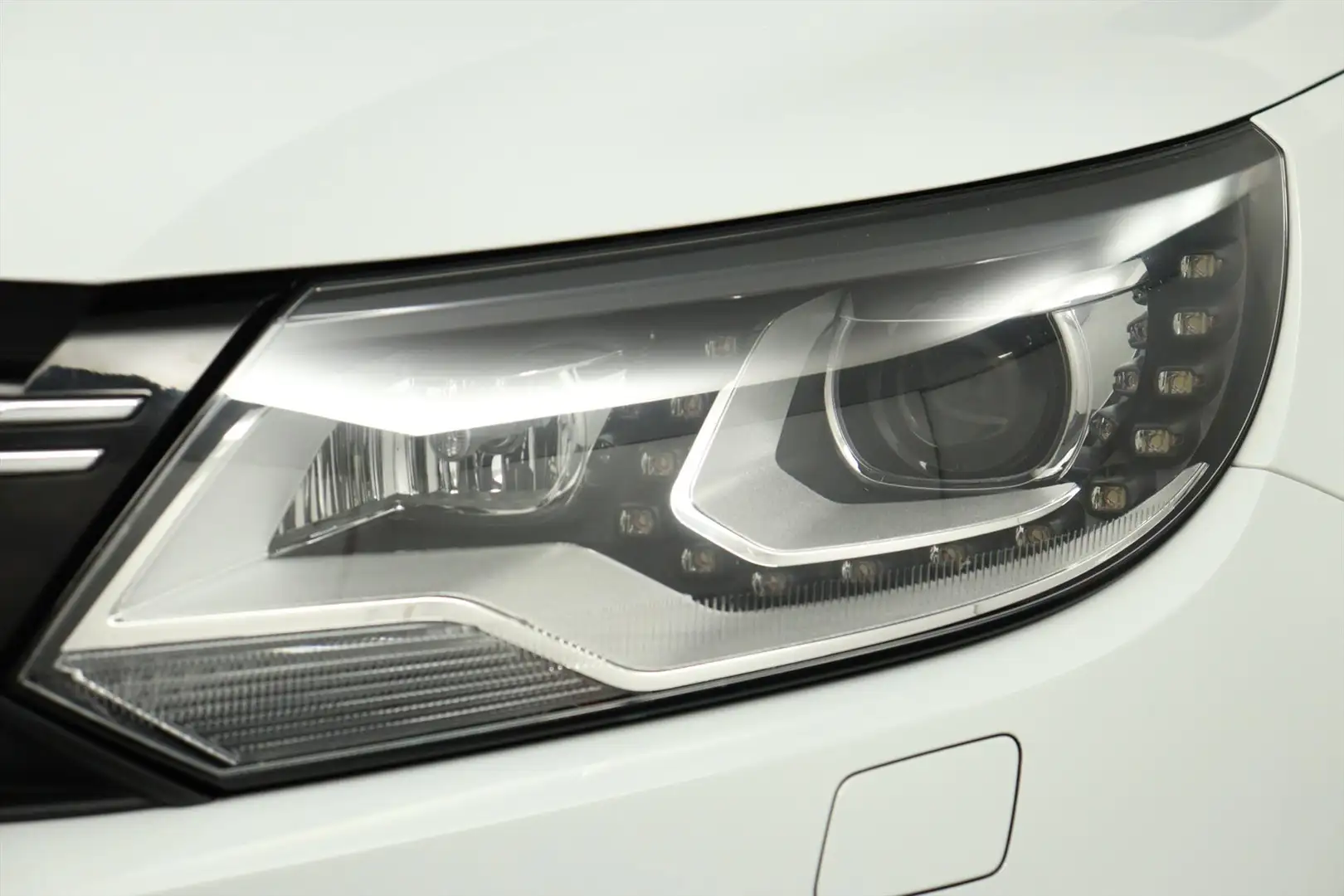Volkswagen Tiguan 1.4 TSI R-LINE EDITION CITYSCAPE ECC/CRUISE/NAV/ST Weiß - 2