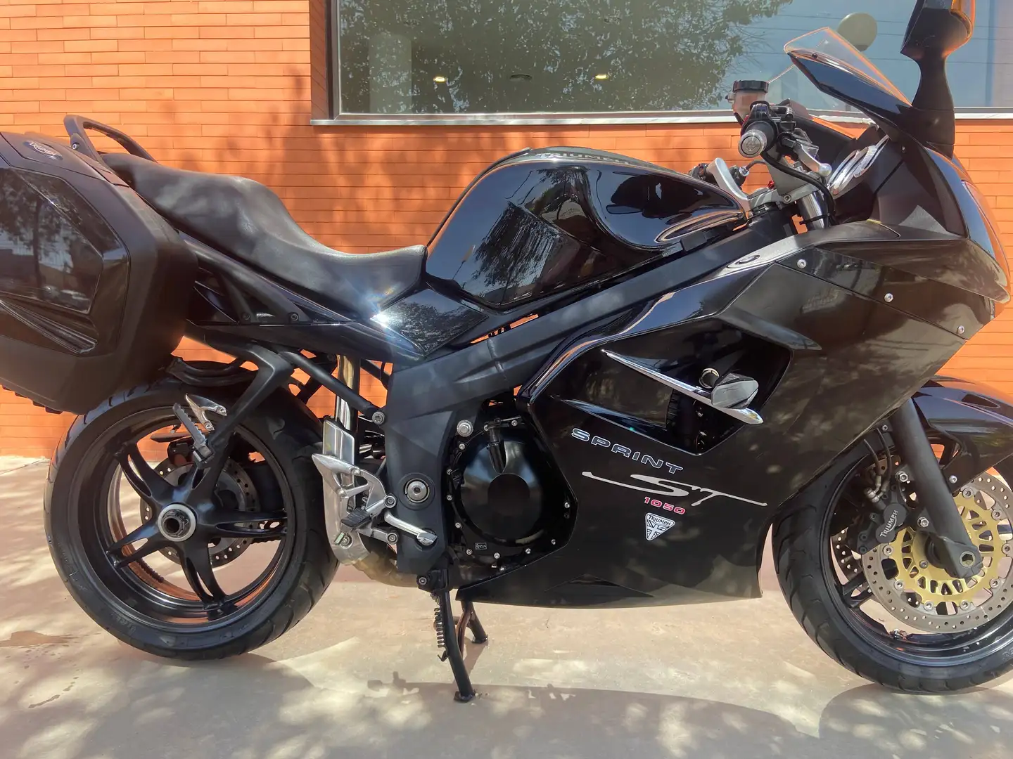 Triumph Sprint ST st Negro - 1