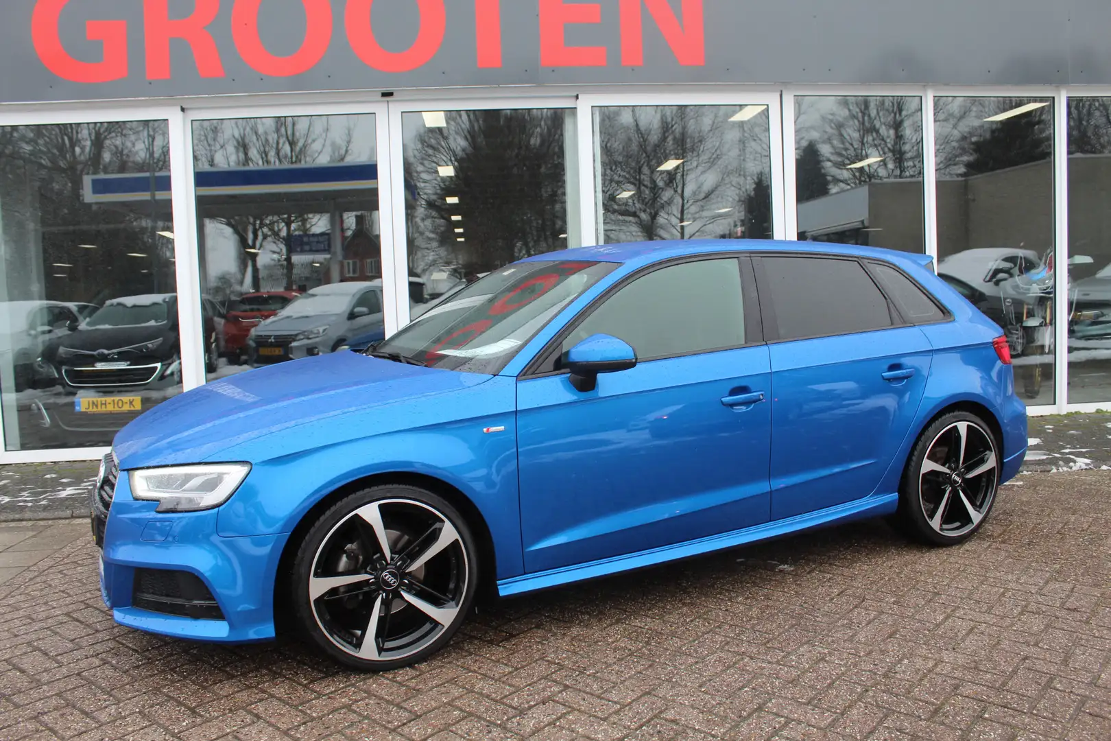 Audi A3 Sportback 35 TFSI CoD Advance Sport Blau - 2