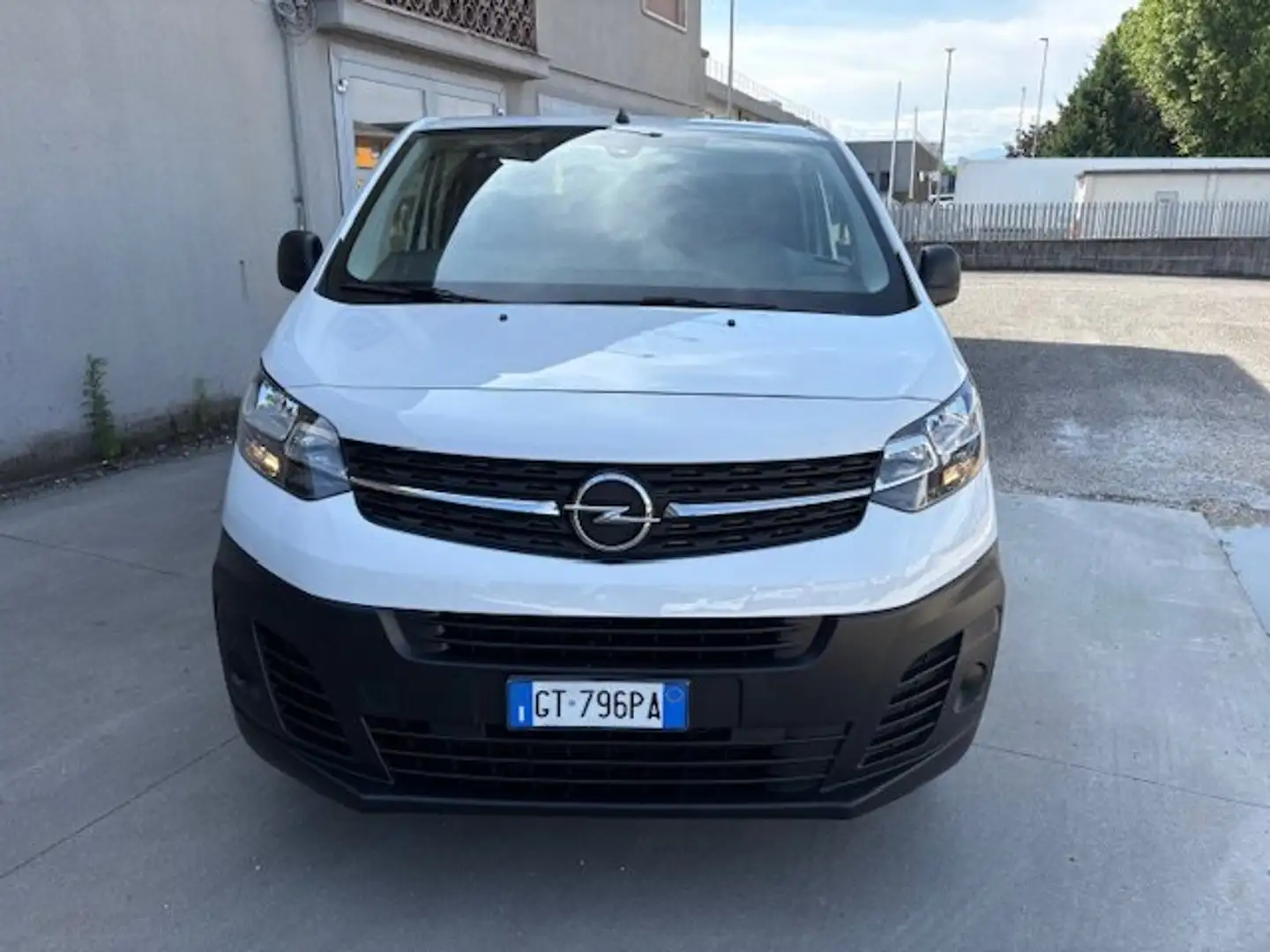 Opel Vivaro L2H1 1.5d 100cv Enjoy S&S mt6 Blanc - 2