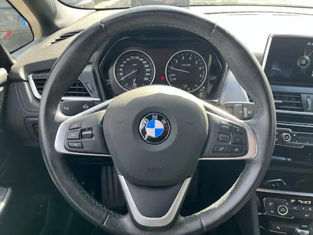 BMW 2 Series view 8