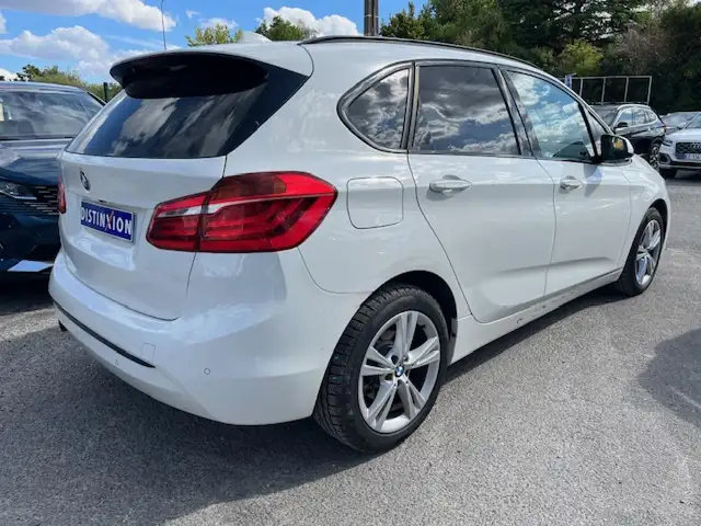 BMW 2 Series view 3