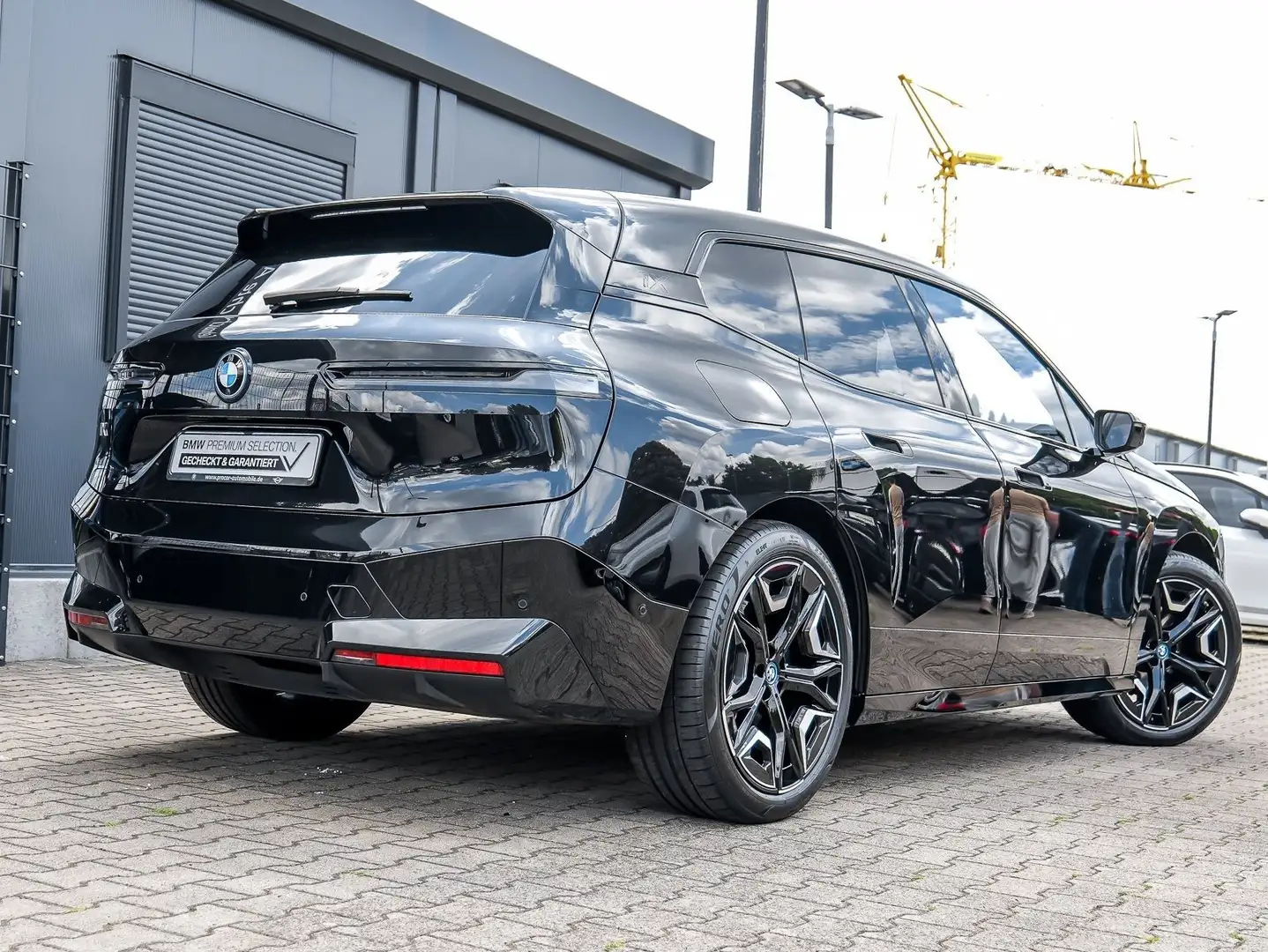 BMW iX xDrive40 Sportpaket AHK Pano Sky Lounge DA Prof. L Zwart - 2