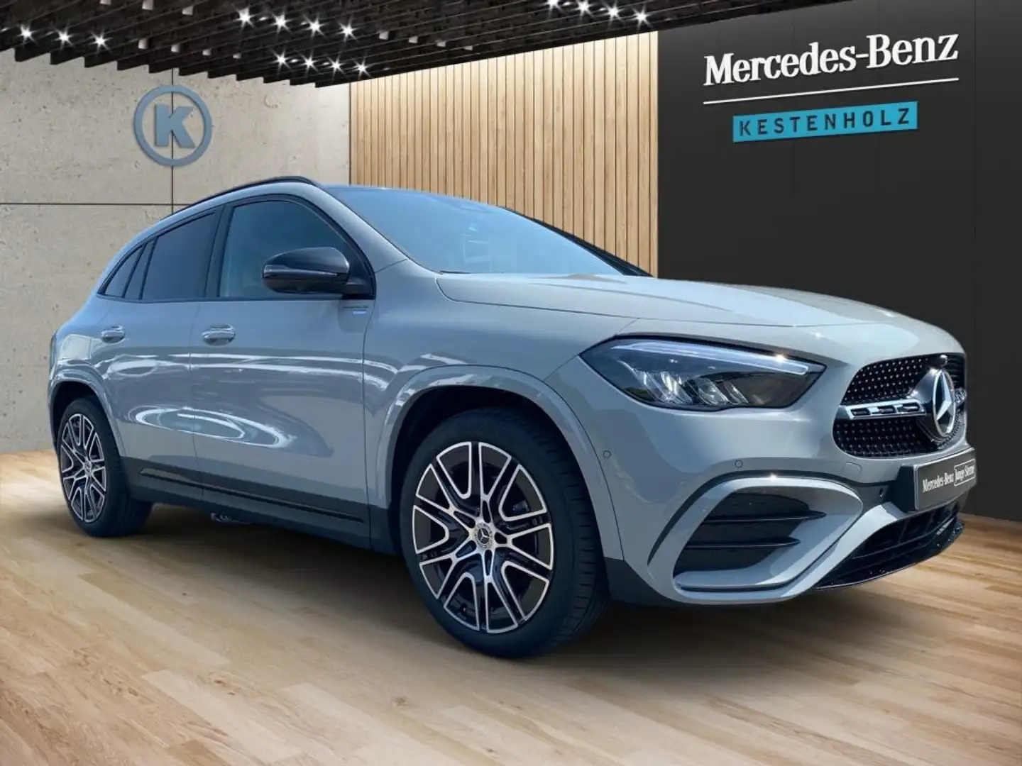 Mercedes-Benz GLA 200 *SPECIAL EDITION*AMG*NIGHT*AHK*PANO*360° Gris - 2