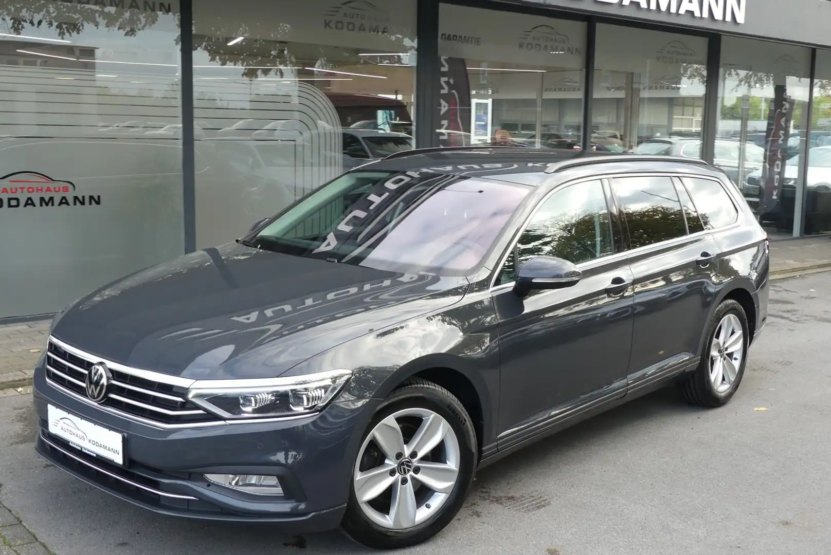Volkswagen Passat Variant Business*360°*MATRIX*AHK*Virtual* Gris - 2