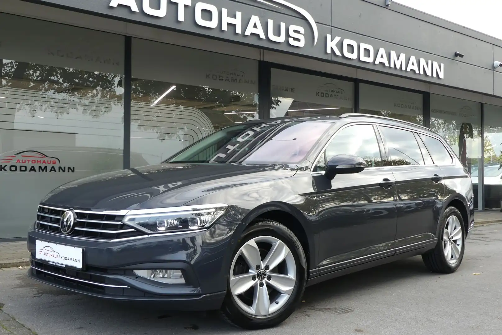 Volkswagen Passat Variant Business*360°*MATRIX*AHK*Virtual* Gris - 1
