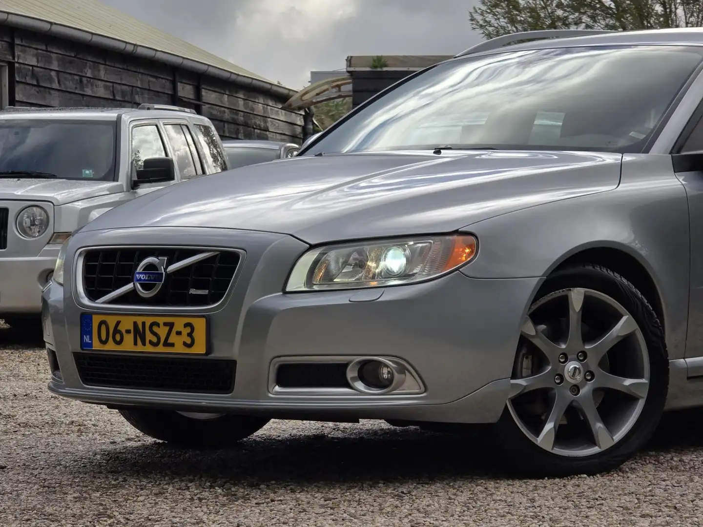 Volvo V70 2.0T R-Edition Automaat/Navi/Youngtimer Grijs - 2