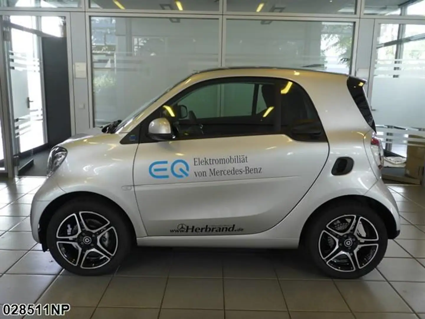 smart forTwo EQ 22kW-LADER+LED+PANO+SITZHEIZUNG+NAVI++ Argento - 2