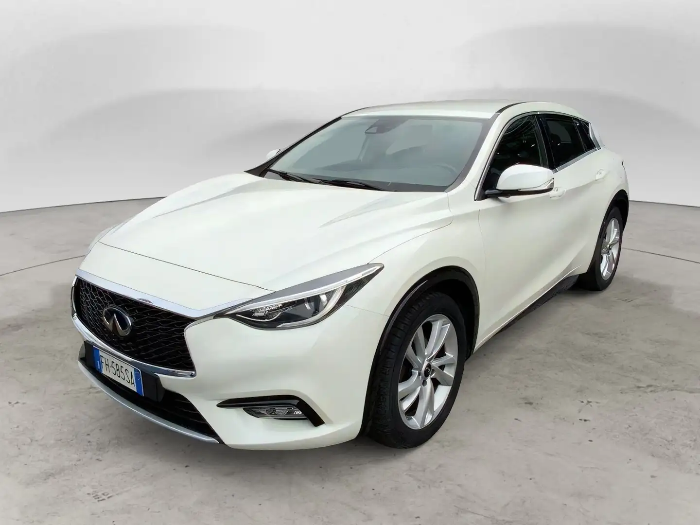 Infiniti Q30 1.5 diesel Premium Weiß - 1