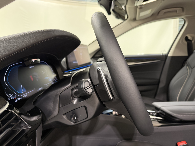 BMW 530 e xDrive Touring Luxury ACC 360 HUD HK Memory — photo 14