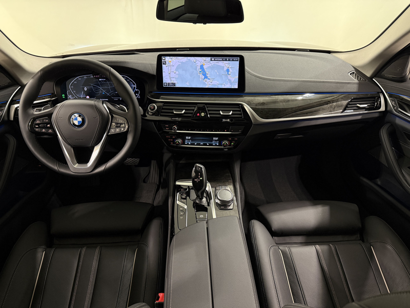 BMW 530 e xDrive Touring Luxury ACC 360 HUD HK Memory — photo 11