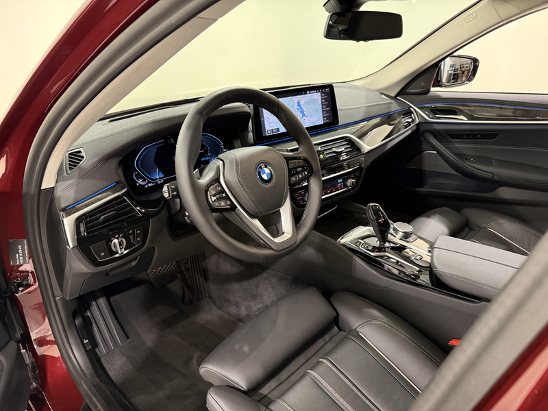 BMW 530 e xDrive Touring Luxury ACC 360 HUD HK Memory — photo 9