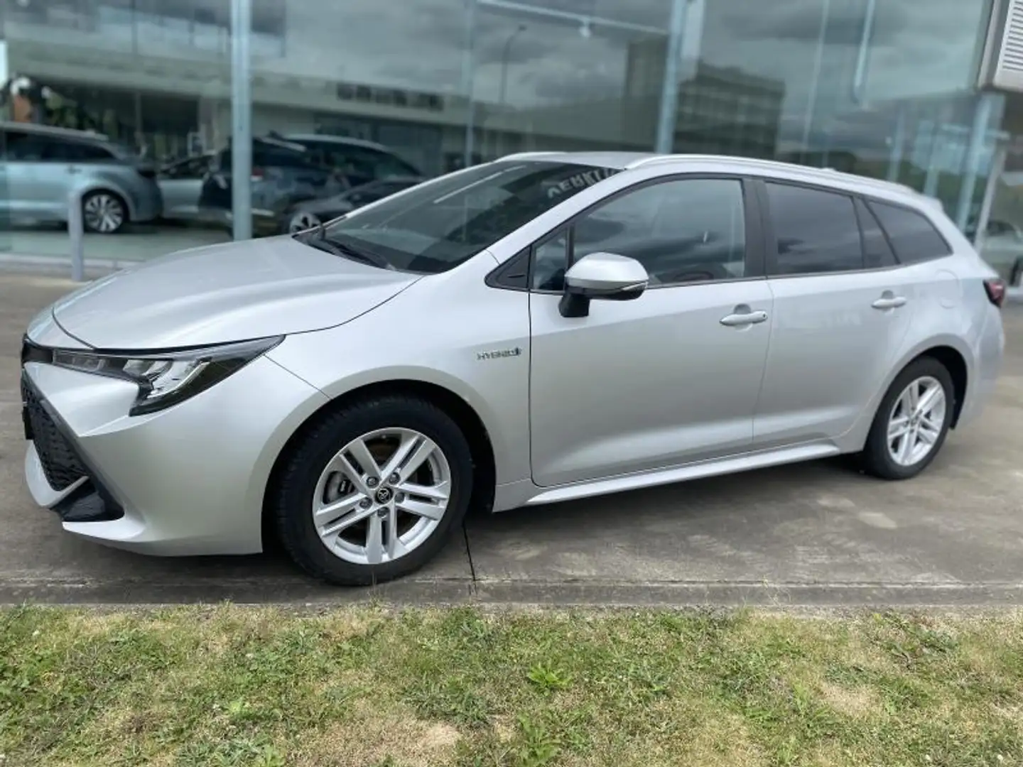 Toyota Corolla 1.8 Hybride Zilver - 1