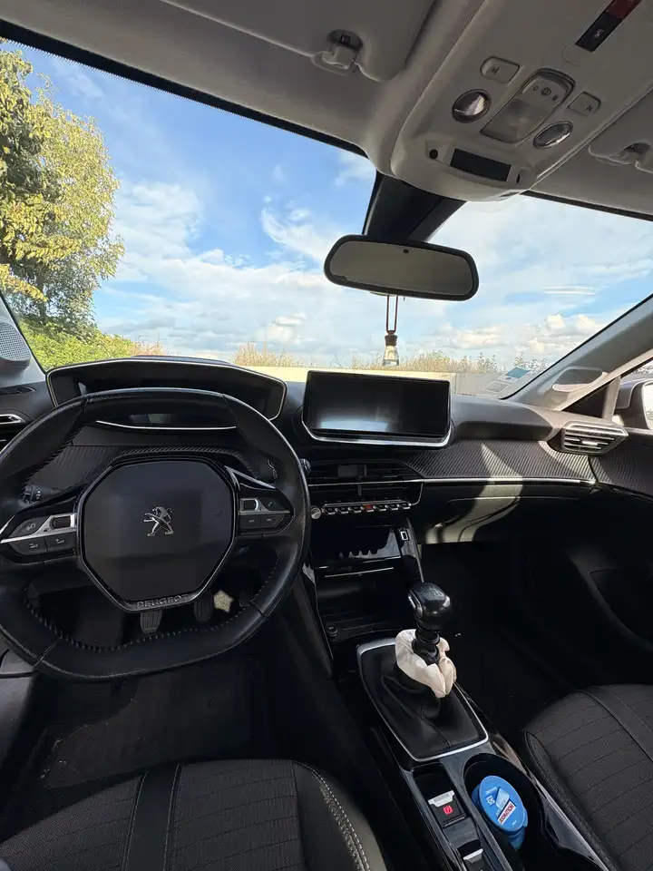 Peugeot 208 208 — photo 3