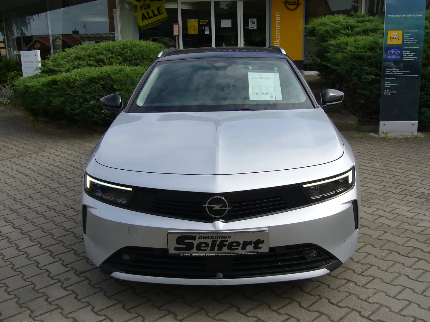 Opel Astra L Sports Tourer 1.2 Turbo Elegance AT Navi Pro el. Silber - 1