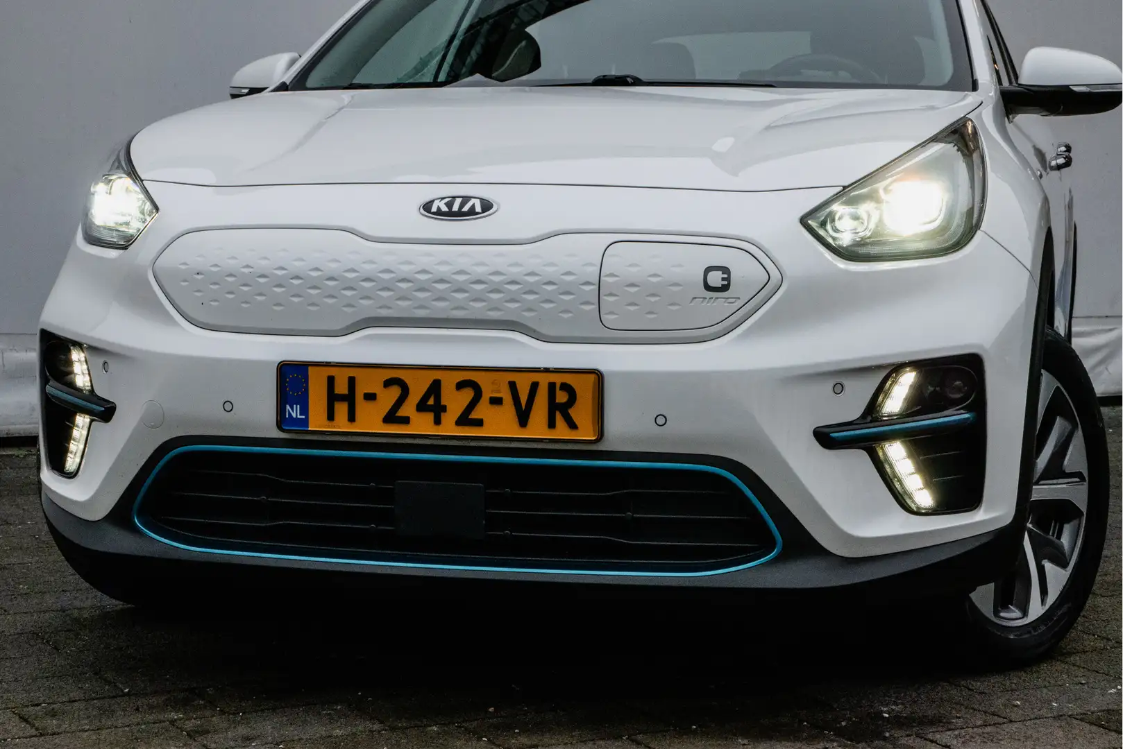 Kia e-Niro ExecutiveLine 64 kWh Stoel-stuurverwarming/ Leer/ Blanc - 2