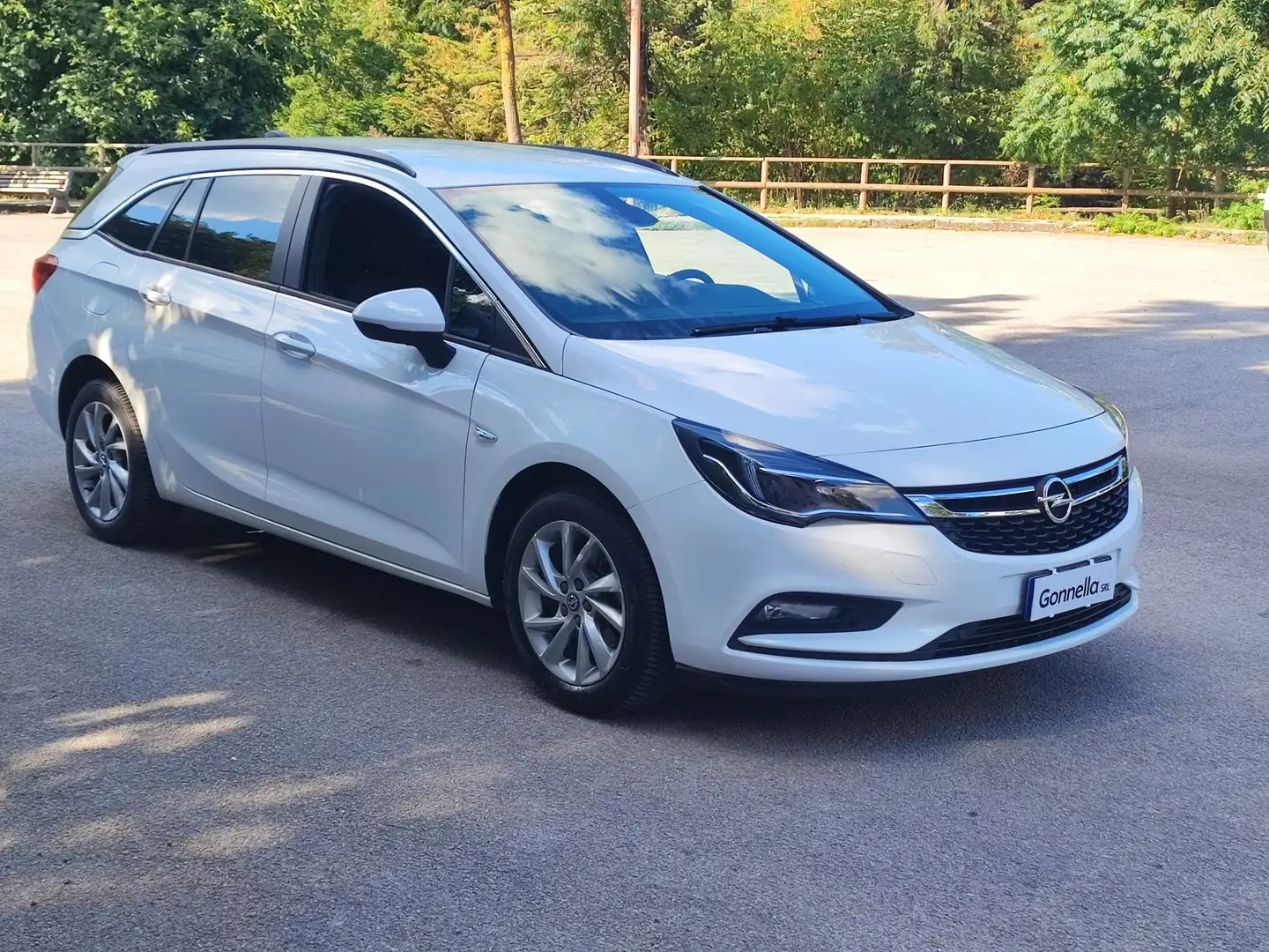 Opel Astra Sports Tourer 1.6 cdti Business 136cv auto Bianco - 1