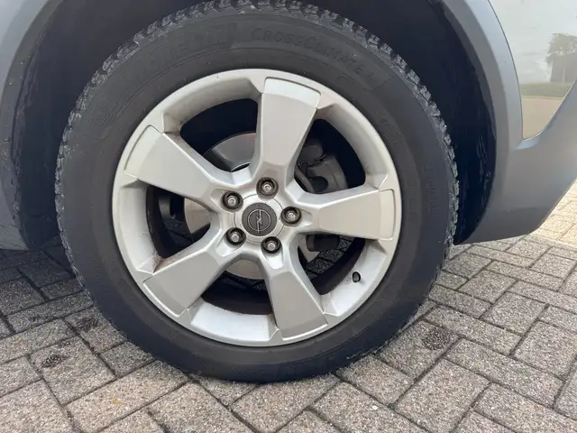 Opel Antara view 10