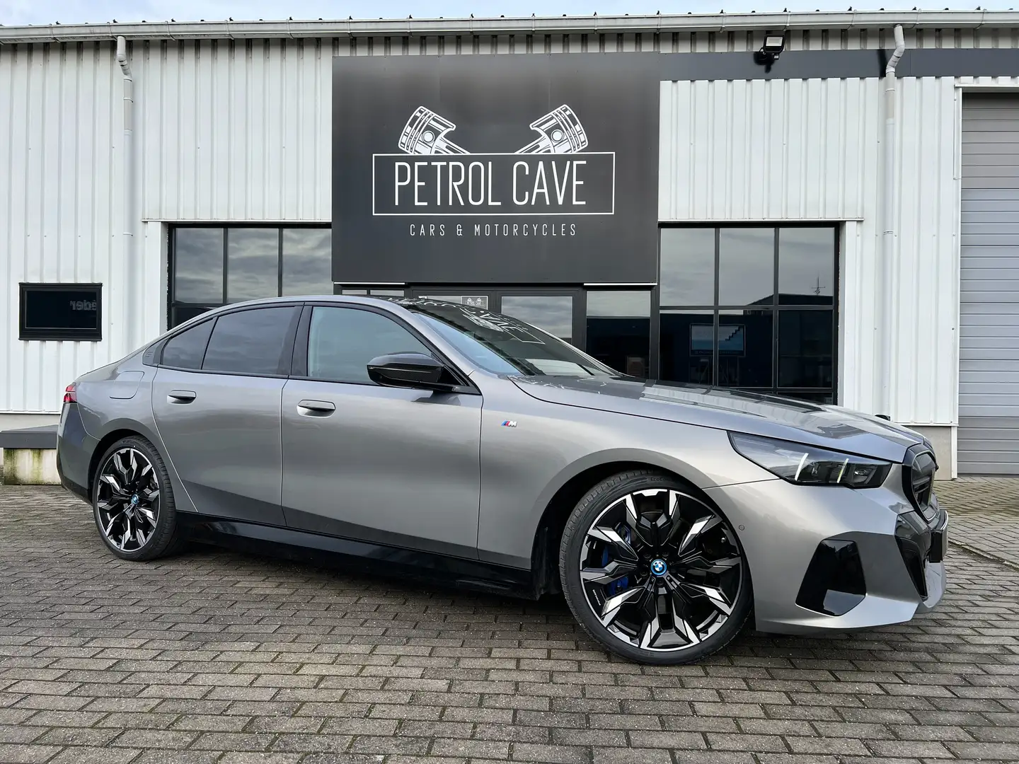 BMW i5 M60 xDrive - Bowers & Wilkins - pano Gris - 1
