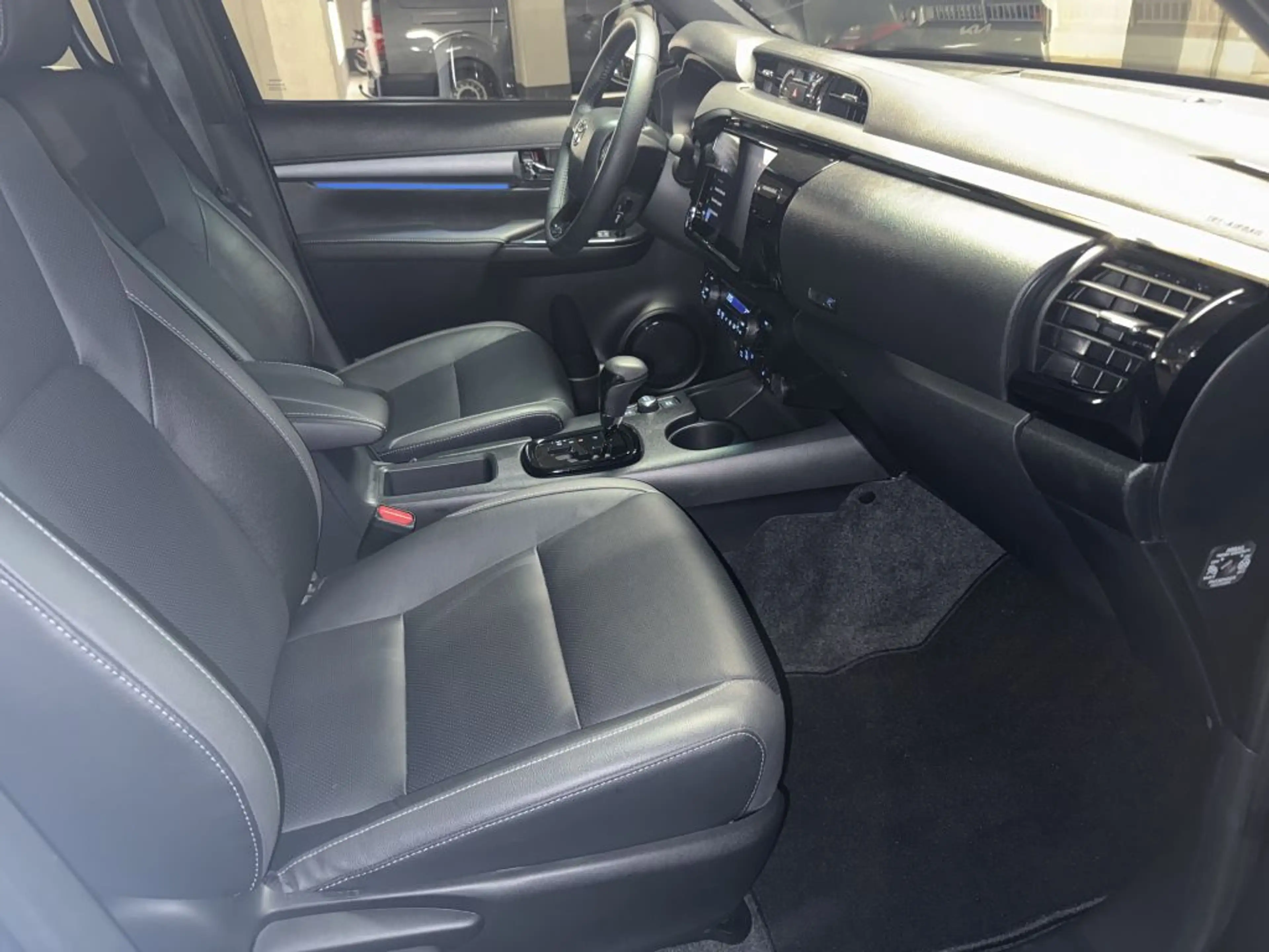 Toyota Hilux 2.8 Mild-Hybrid Double Cab Invincible AHK,Leder — photo 9