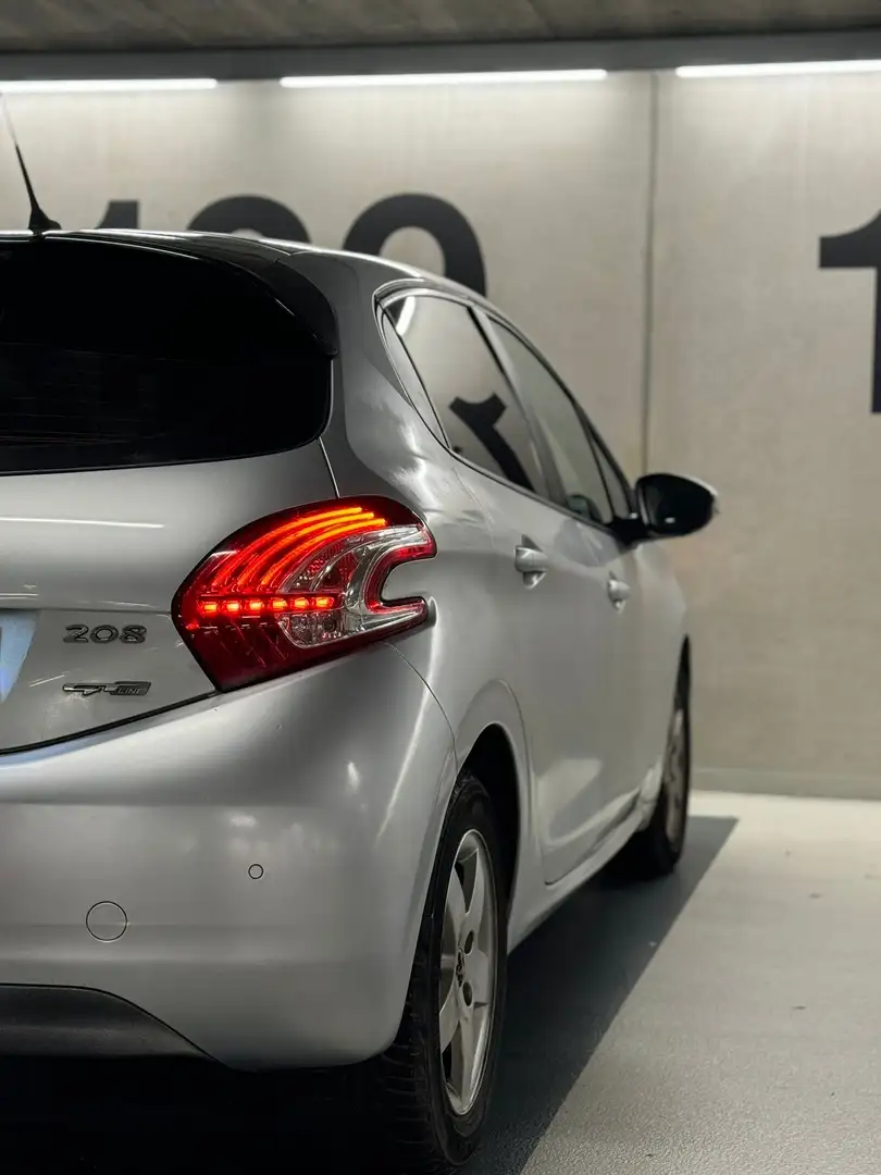 Peugeot 208 1.4 e-HDi Active Grau - 2