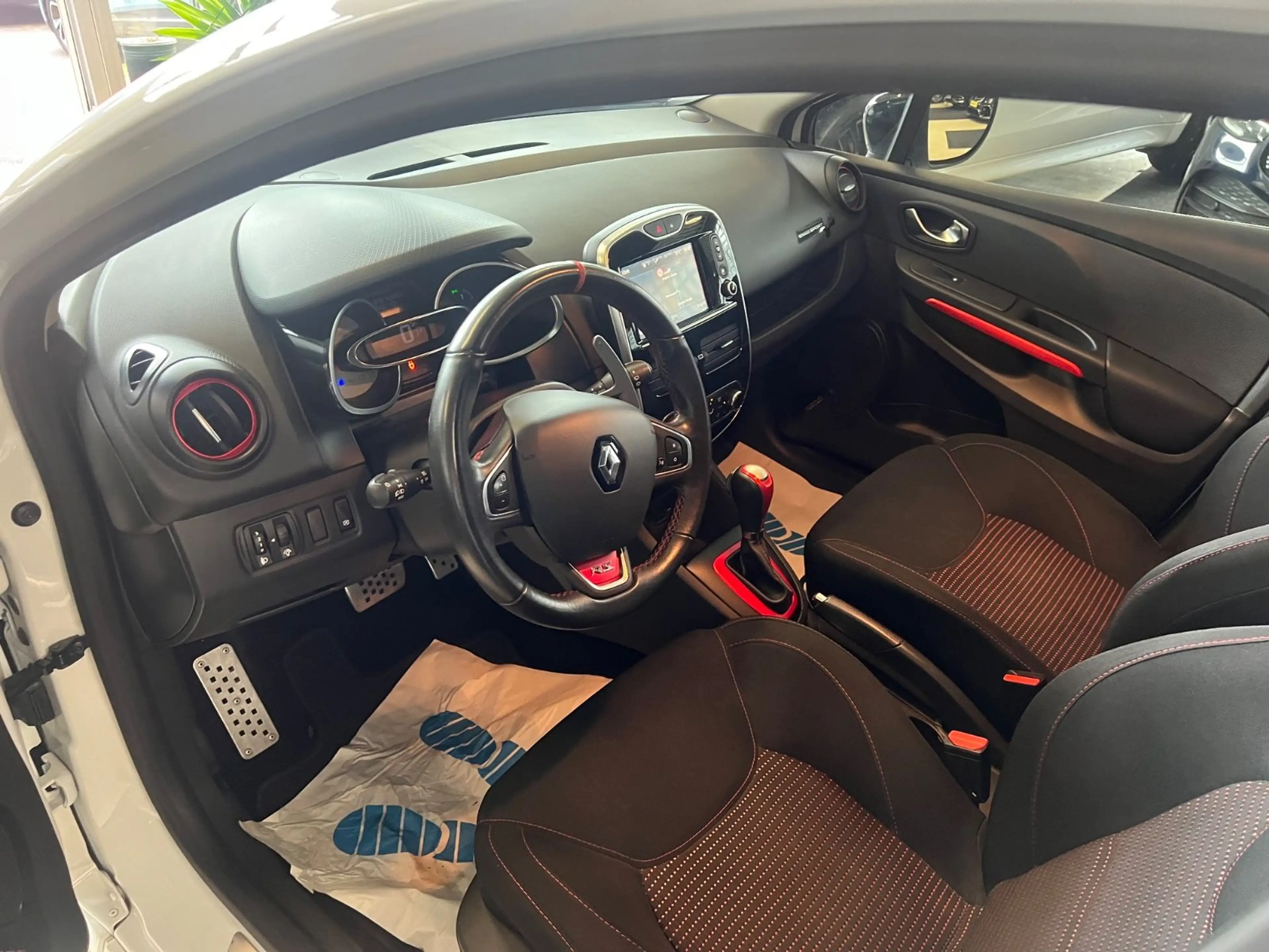 Renault Clio IV RS Renault Sport — photo 11