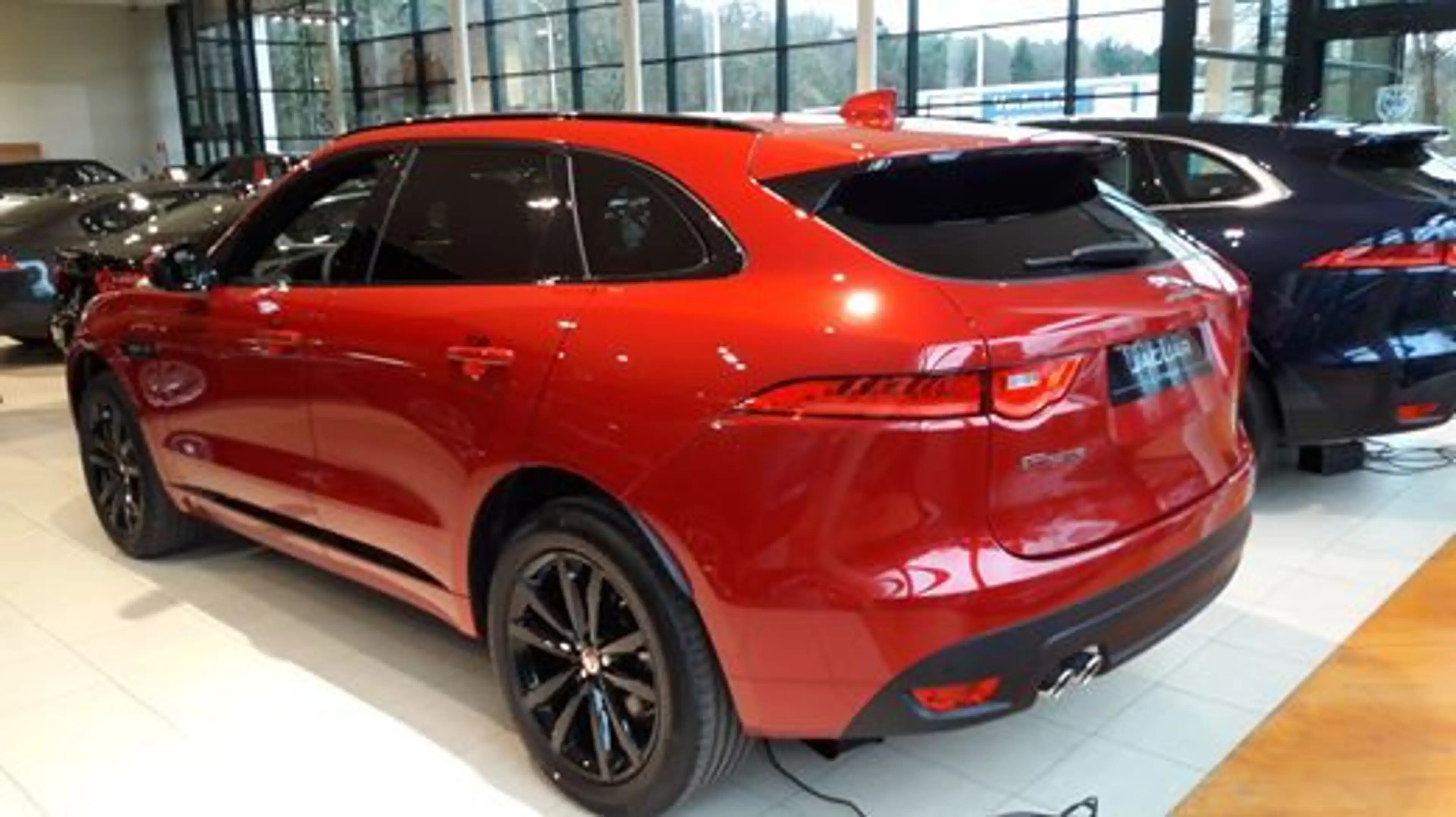 Jaguar F-Pace R-SPORT — photo 3